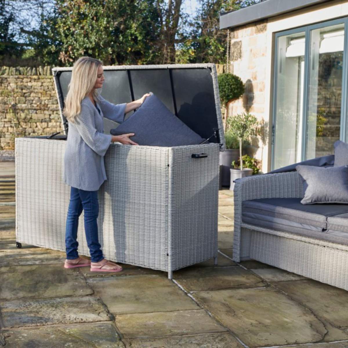 Beau&Co Stone Grey Large Cushion Box K/D