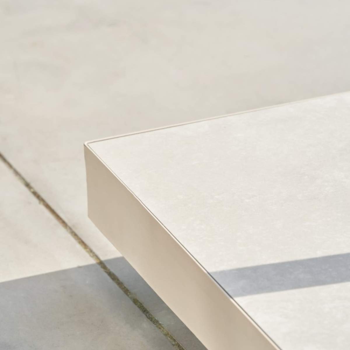 Beau&Co Ceramica Sandstone 90KG Wheeled Parasol Base