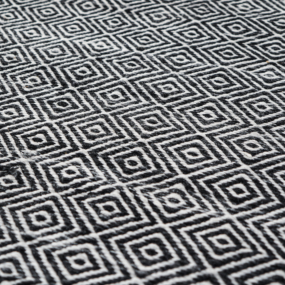 Pacific Lifestyle Indoor Outdoor Black and White Inca Design Rug