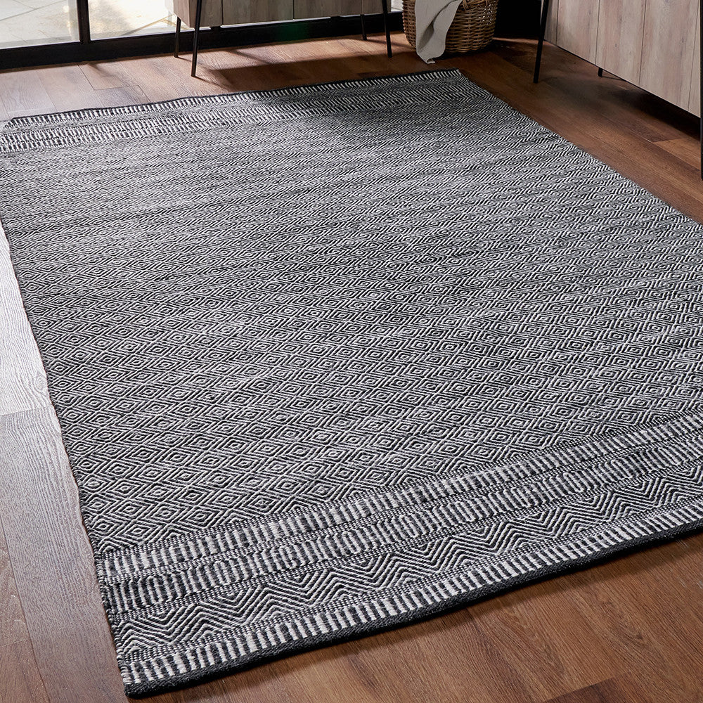 Pacific Lifestyle Indoor Outdoor Black and White Inca Design Rug