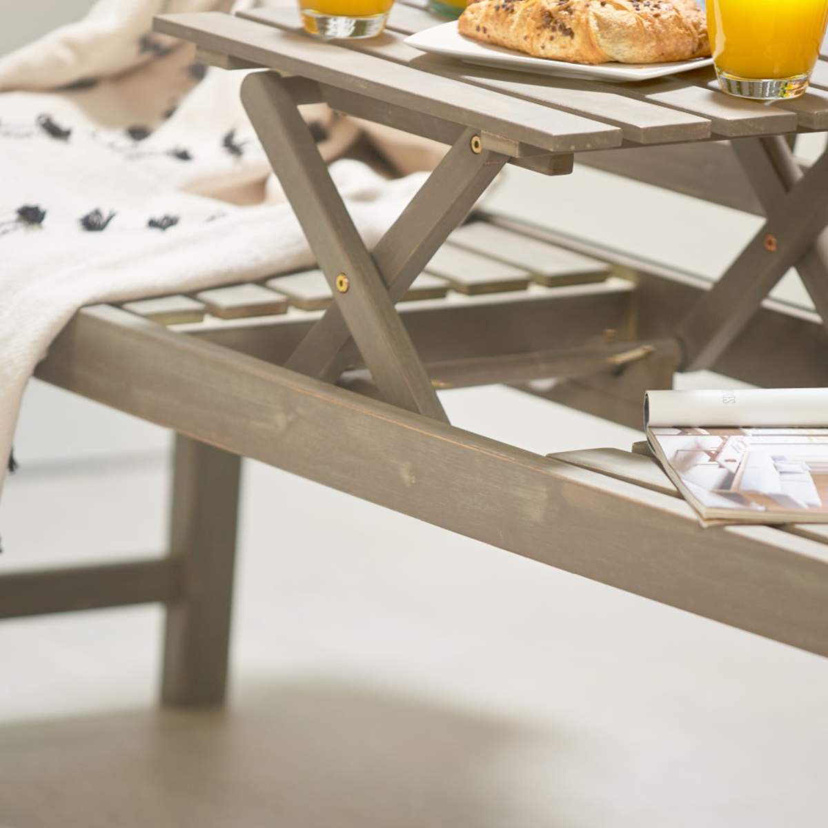 Beau&Co Richmond Antique Grey Outdoor Bench with Pop Up Table