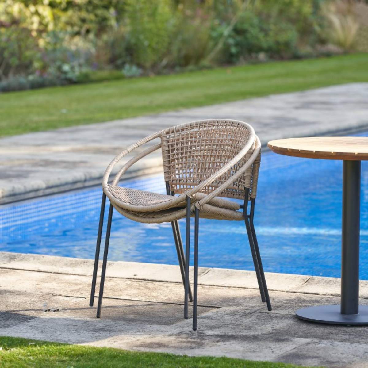 Beau&Co Dakota Natural Wheat Outdoor Bistro Set