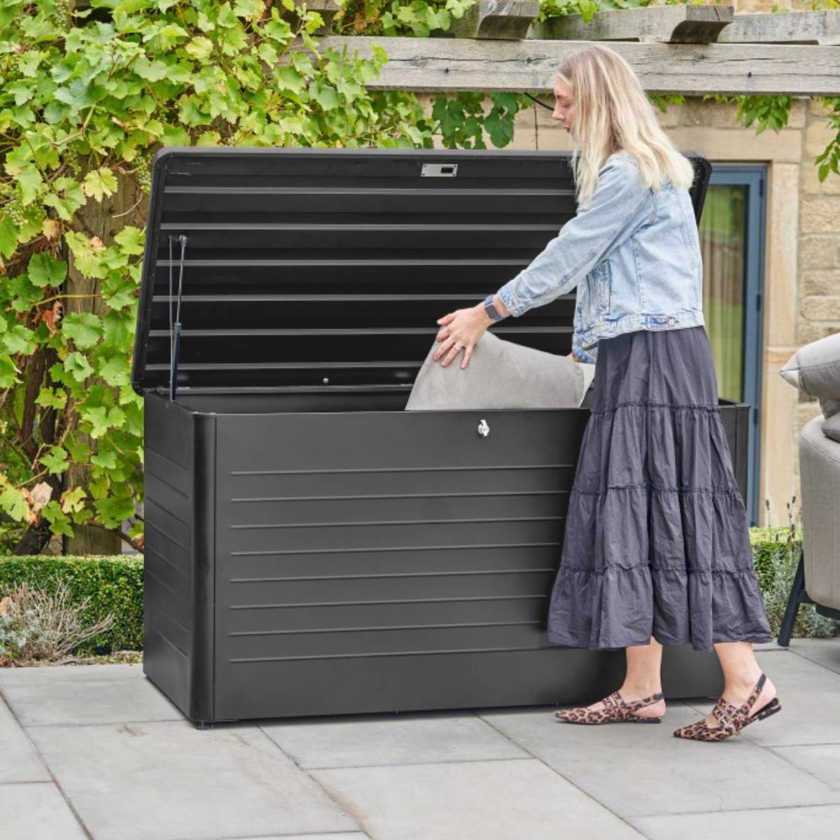 Pacific Lifestyle Rhode Island Large Galvanised Steel Cushion Box Black