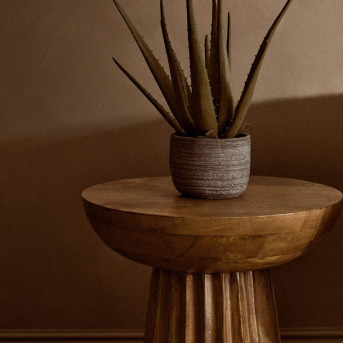 Beaumonde Home Walsa Natural Mango Wood Carved Ridge Side Table