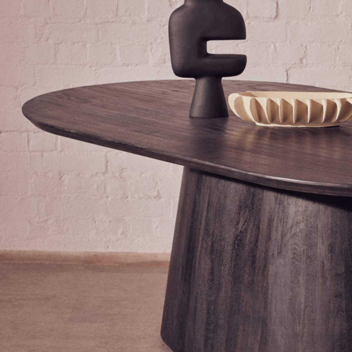 Beaumonde Home Perdoba Oval Mango Wood Black Finish Dining Table