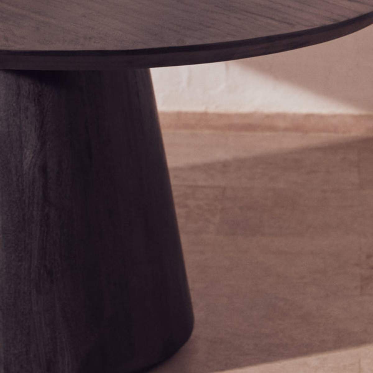 Beaumonde Home Perdoba Oval Mango Wood Black Finish Dining Table
