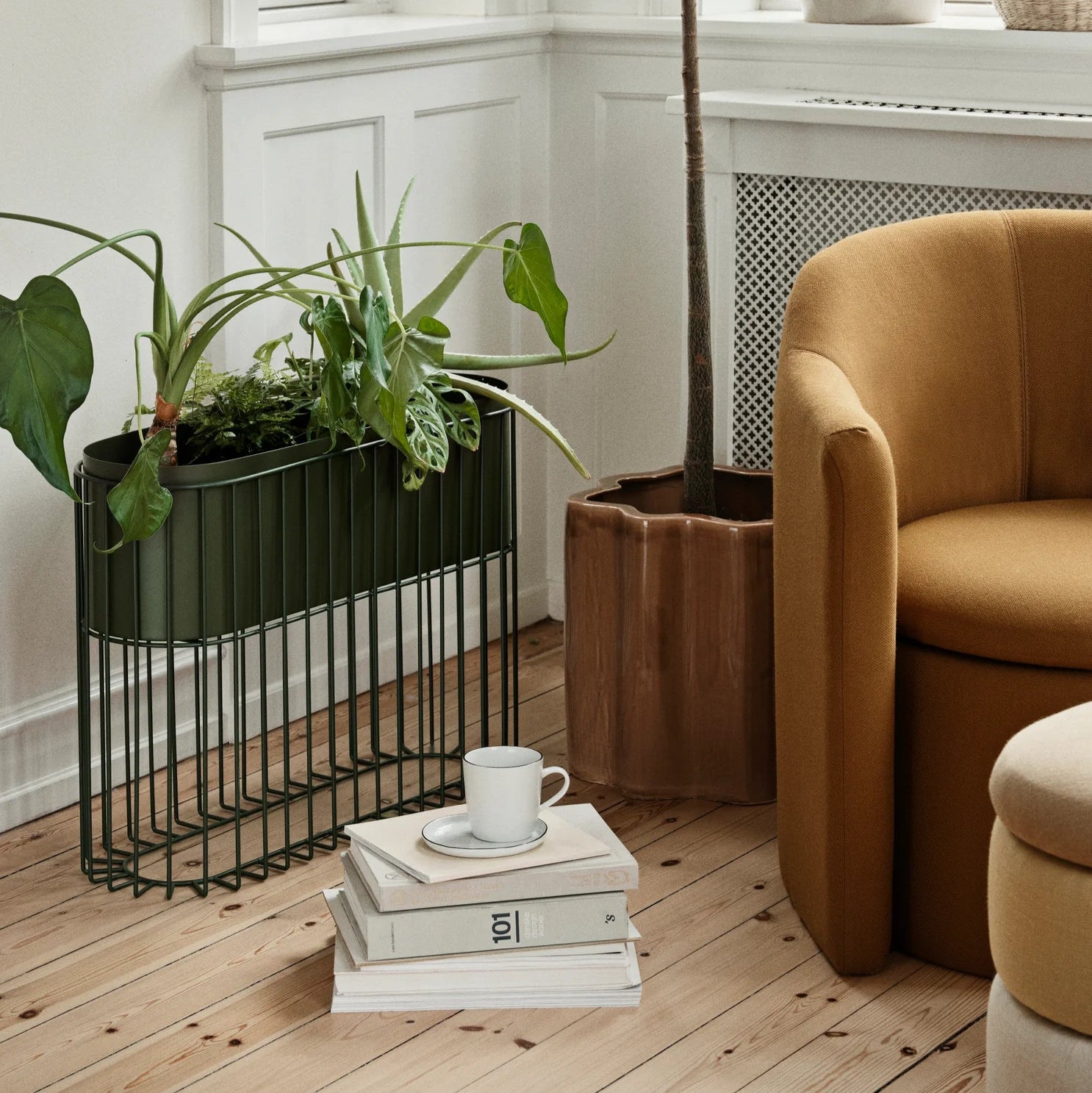 Broste Copenhagen Fenja Flowerpot with stand