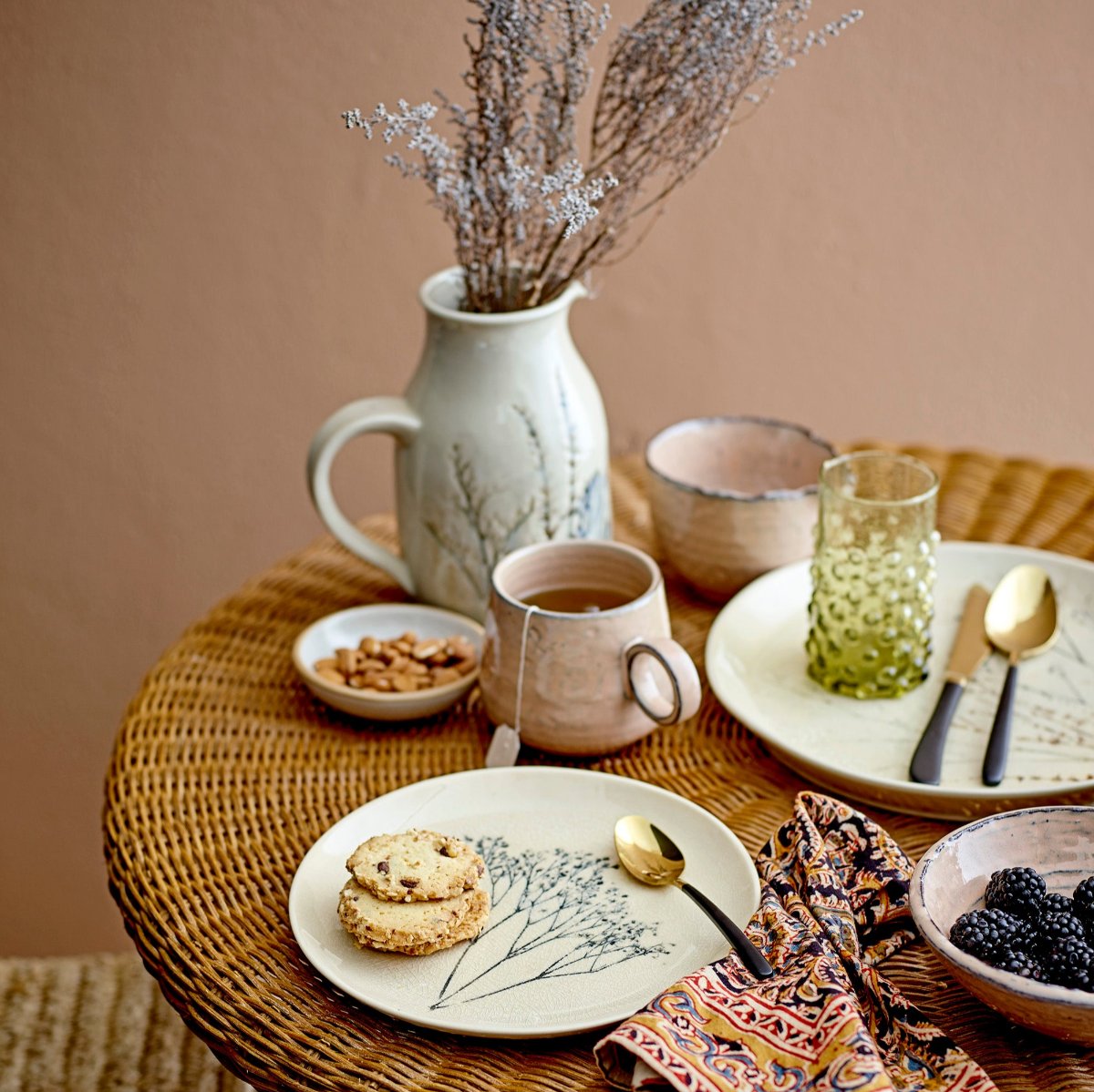 82047394 Bea Jug Tableware - beaumonde