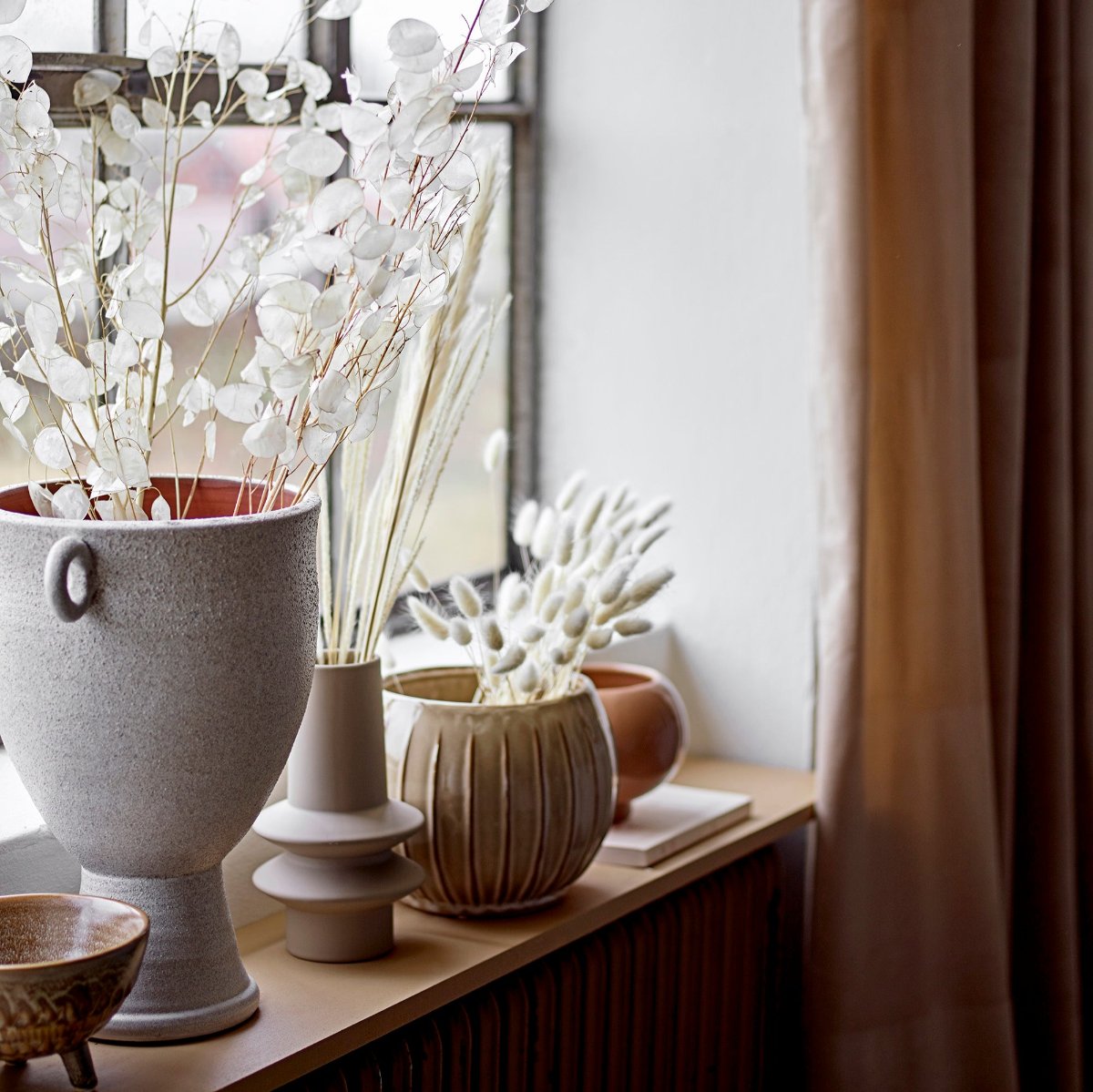 82048973 Bloomingville Isold Vase Lifestyle 3