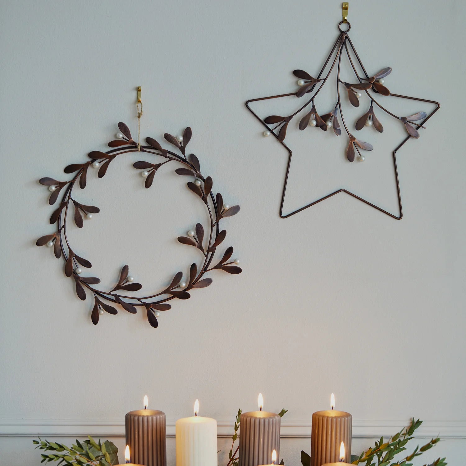 Ivyline Galvanised Mistletoe Wreath D32cm