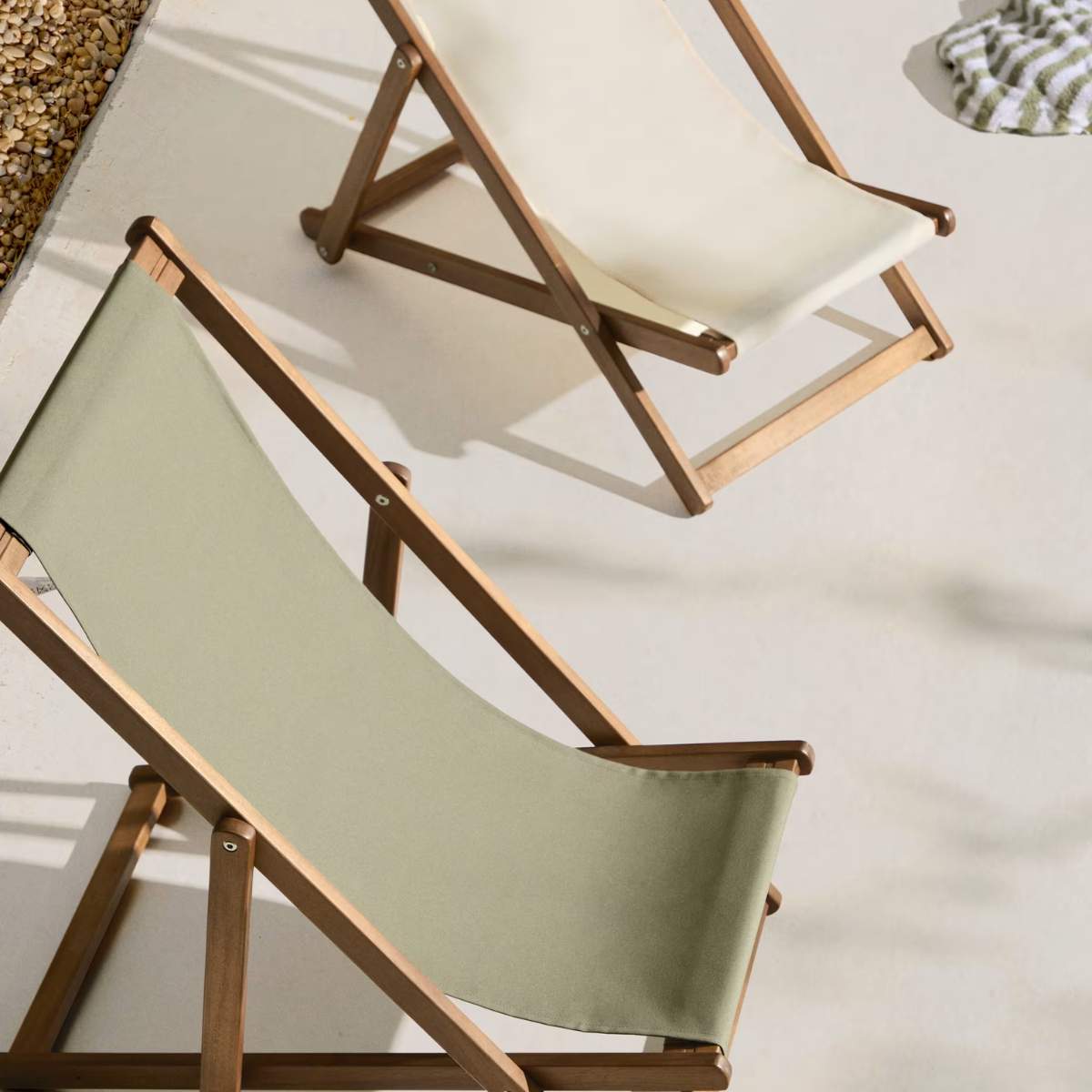 Kave Home Adredna children’s beige outdoor folding hammock made of FSC 100% solid acacia wood