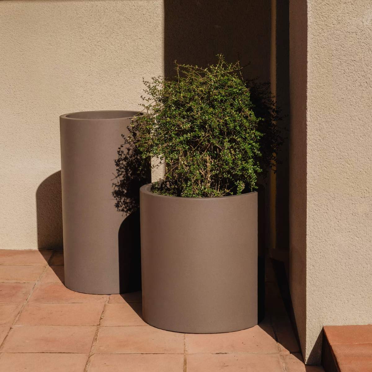 Kave Home Aiguablava brown cement planter Ø 42cm