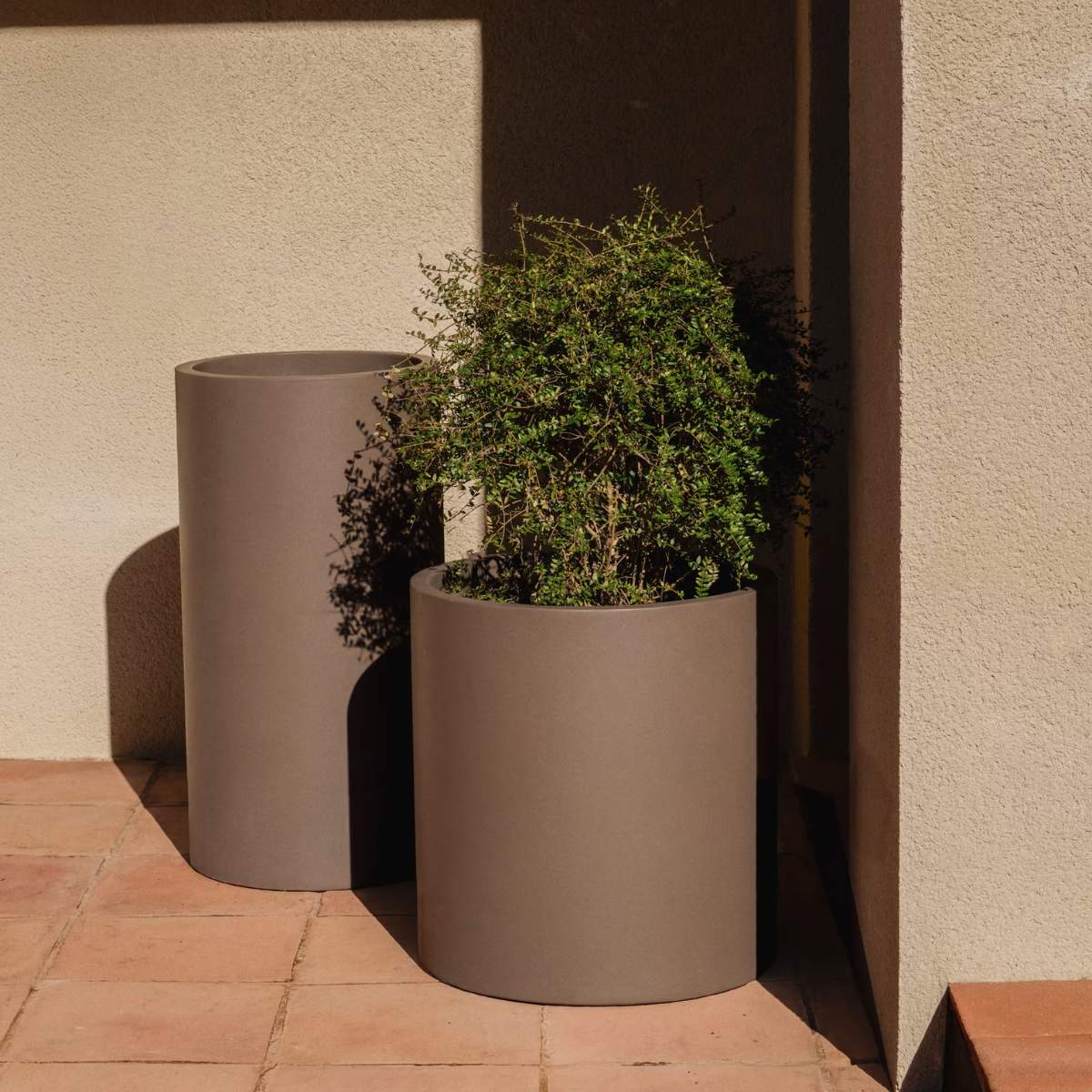 Kave Home Aiguablava brown cement planter Ø 52cm