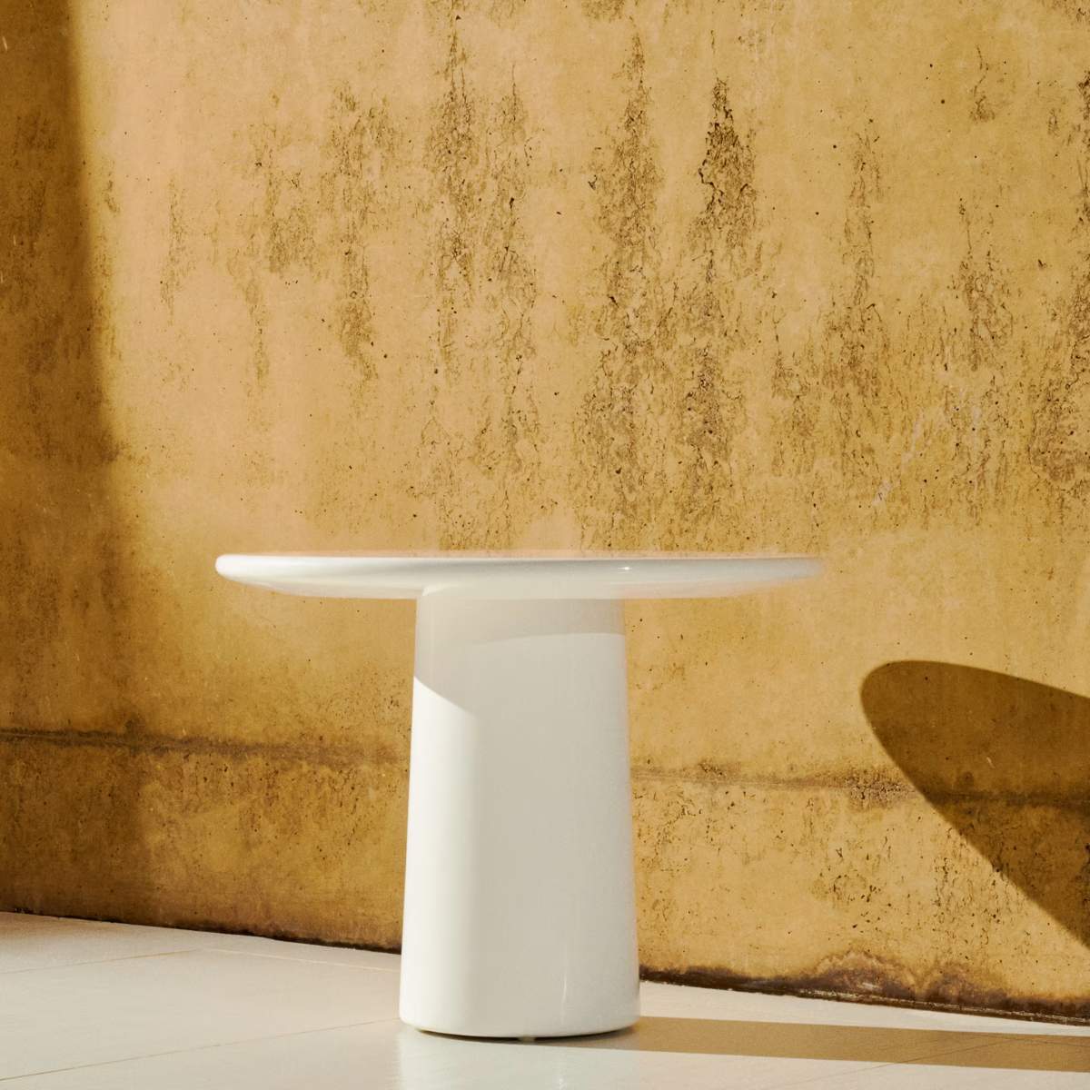 Kave Home Albanella coffee table in cement with glossy green finish Ø65cm