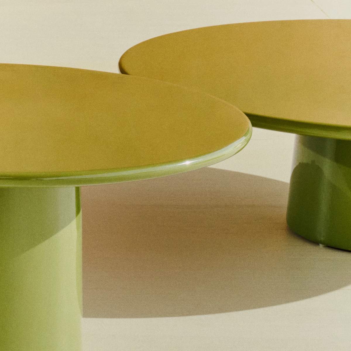 Kave Home Albanella coffee table in cement with glossy green finish Ø85cm