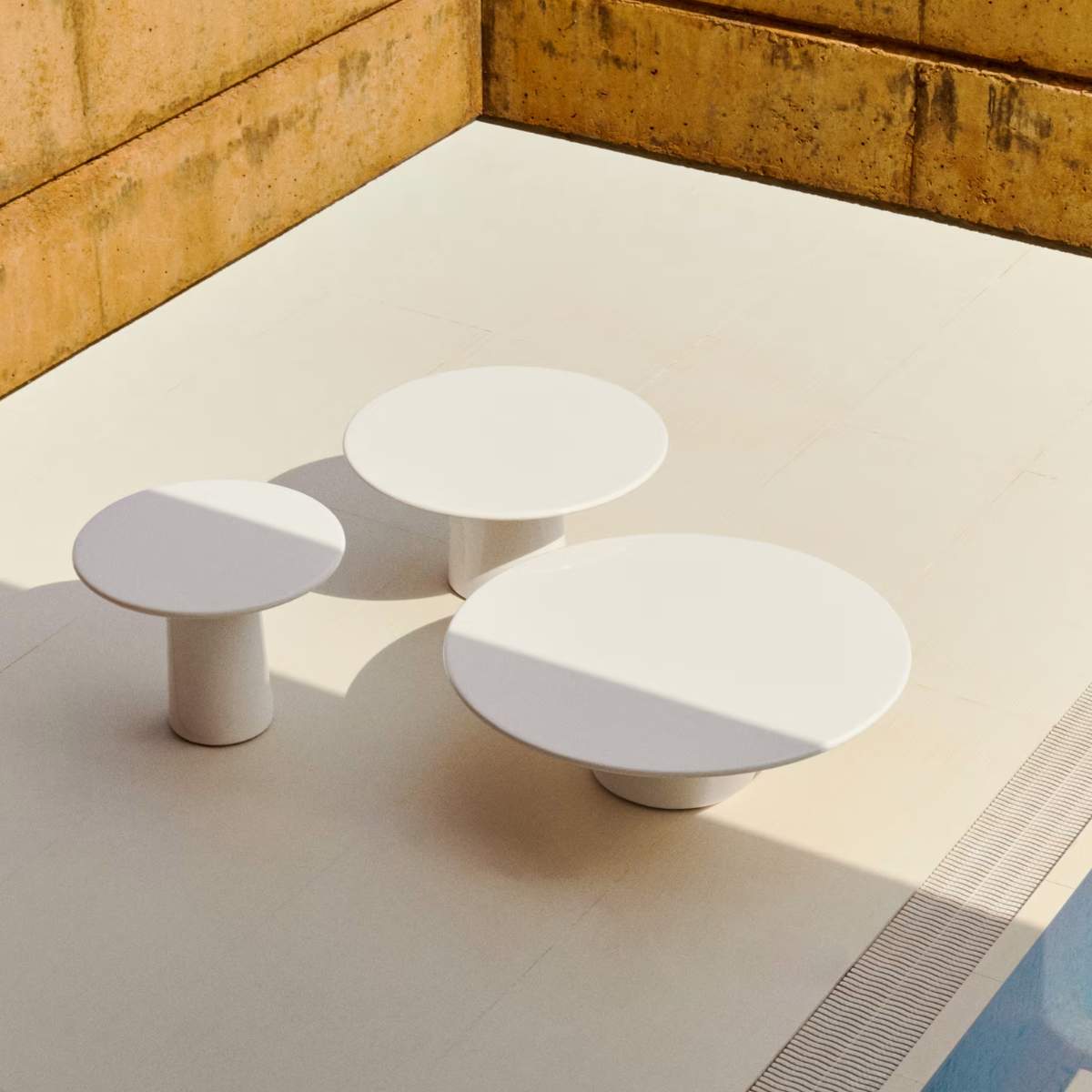 Kave Home Albanella coffee table in cement with glossy green finish Ø110cm