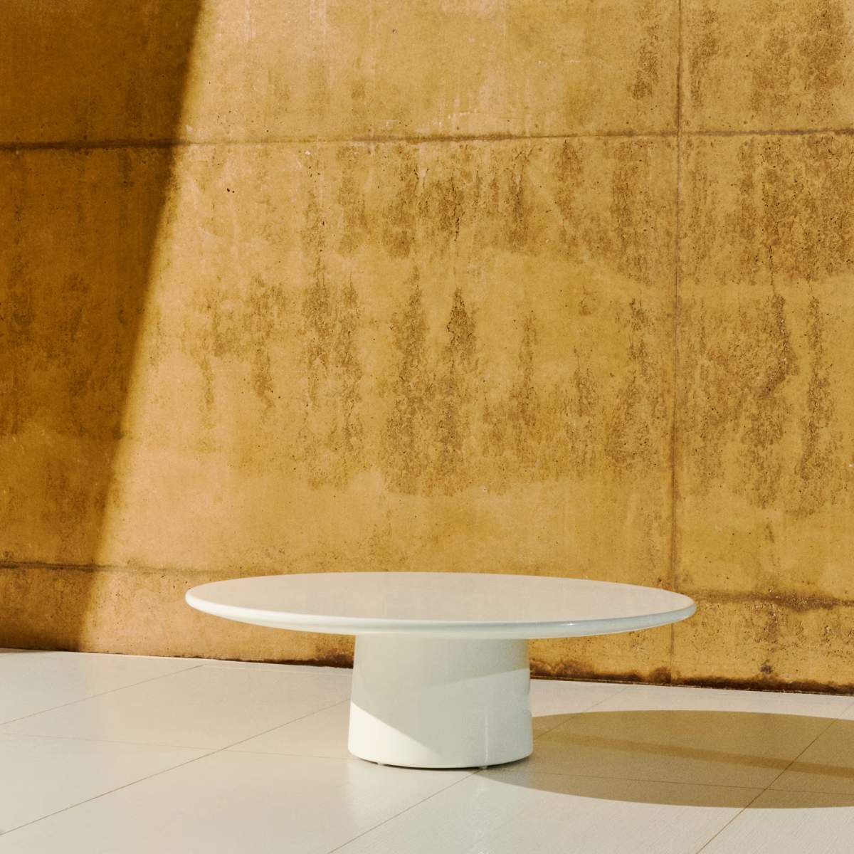 Kave Home Albanella coffee table in cement with glossy green finish Ø110cm