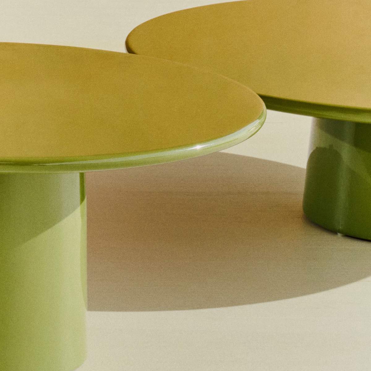 Kave Home Albanella coffee table in cement with glossy green finish Ø110cm