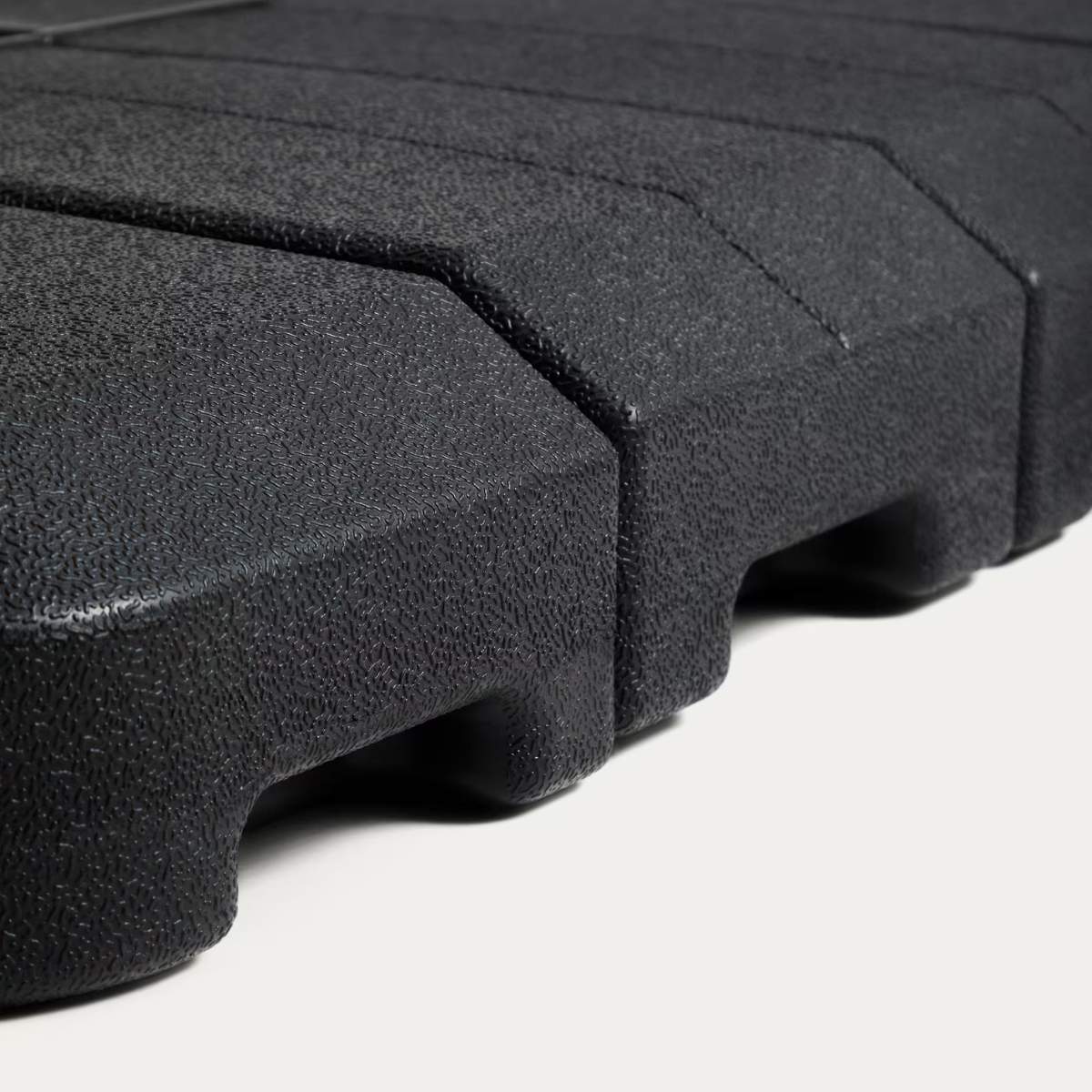 Kave Home Alfaz cantilever parasol base in black plastic 98 x 98 cm