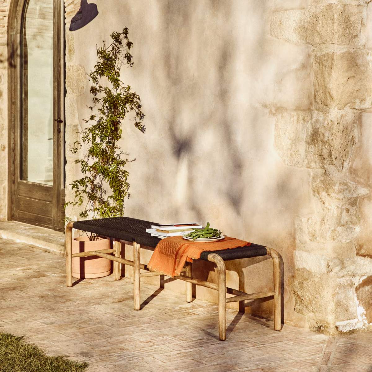 Kave Home Alipa bench in FSC 100% solid acacia wood and dark grey rope cord 200 cm