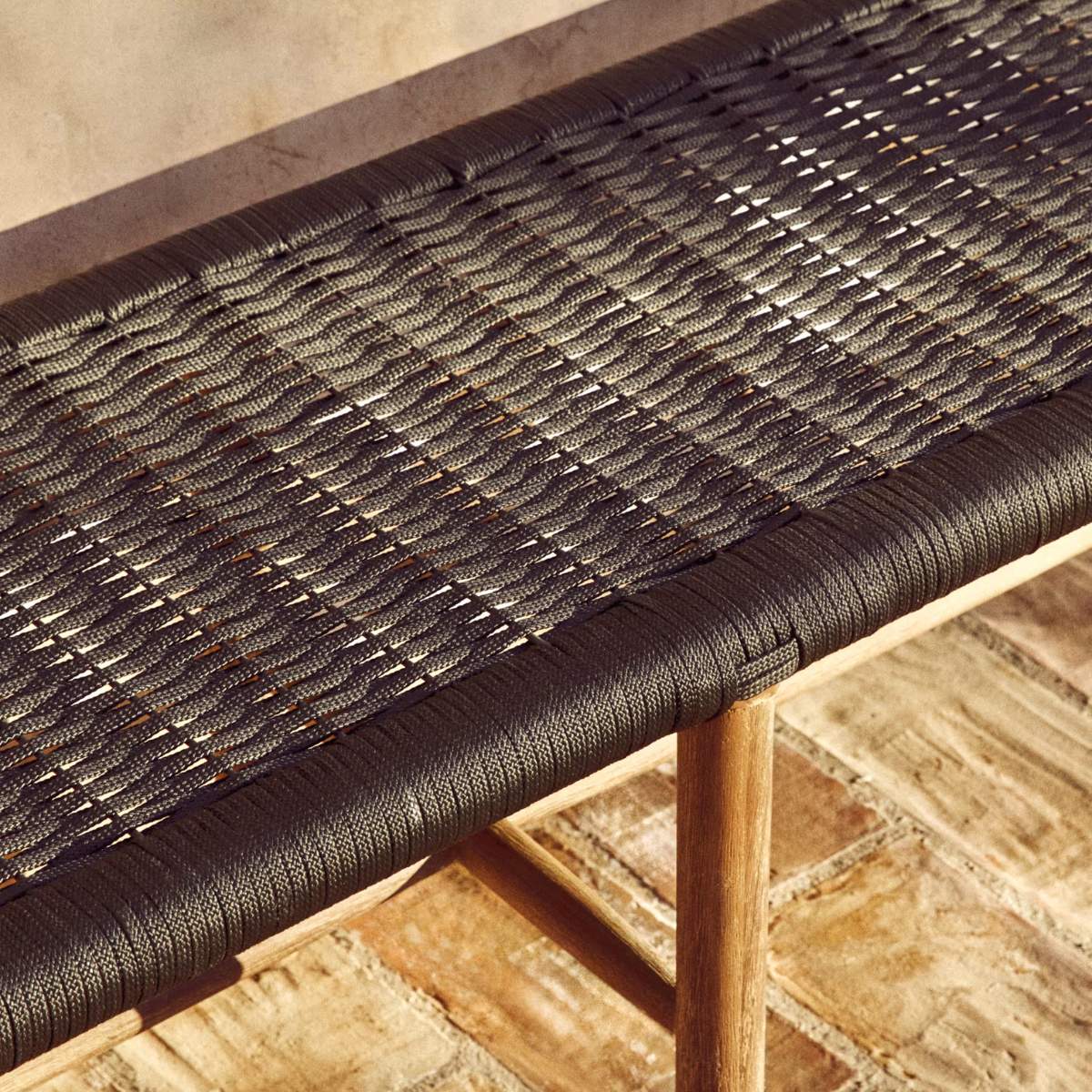Kave Home Alipa bench in FSC 100% solid acacia wood and dark grey rope cord 200 cm