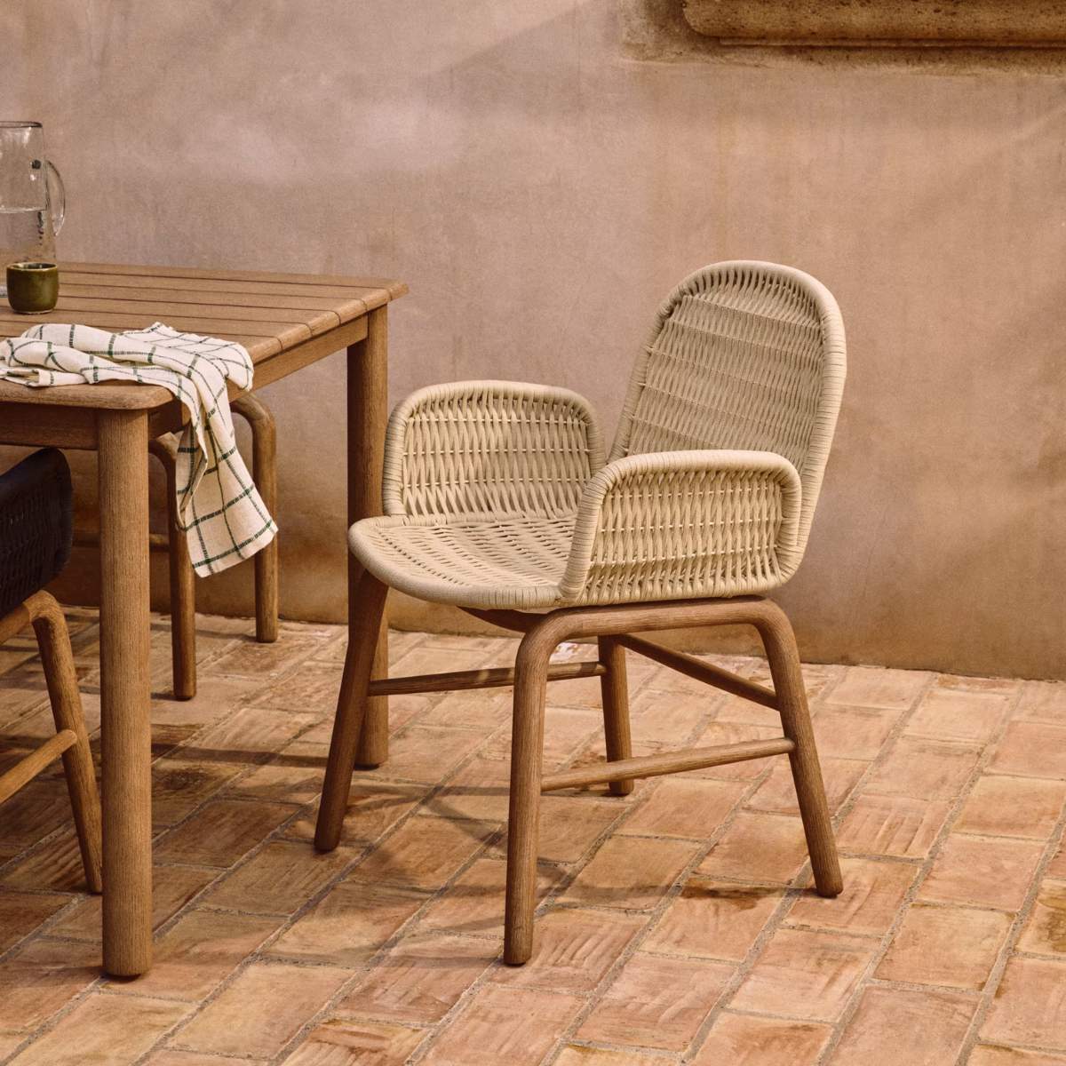 Kave Home Alipa chair with armrests in FSC 100% solid acacia wood and dark grey rope cord
