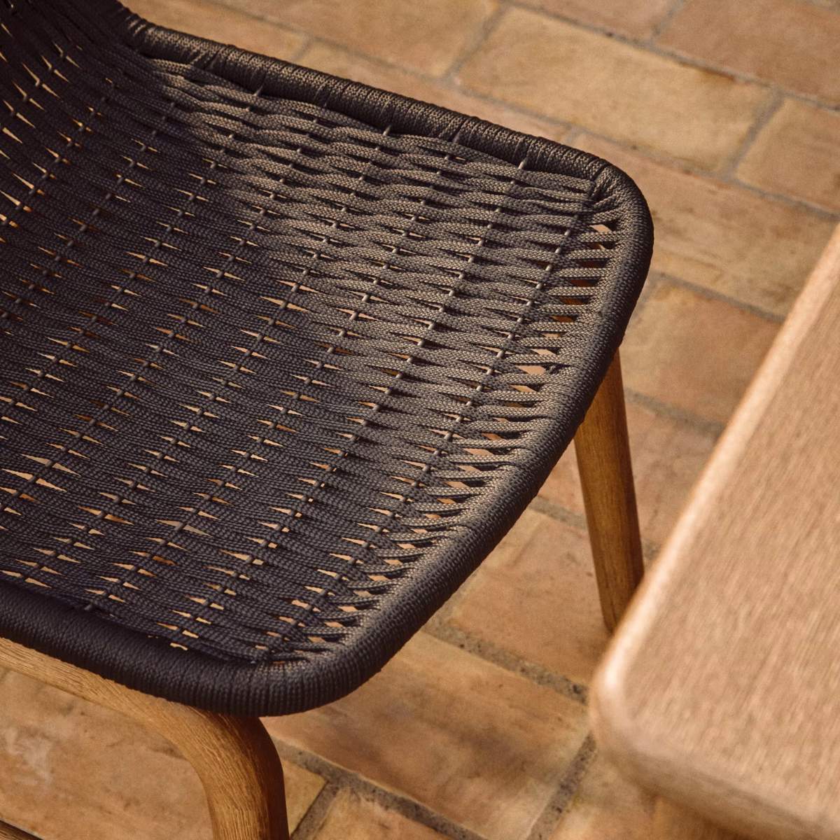 Kave Home Alipa chair in FSC 100% solid acacia wood and ecru rope cord