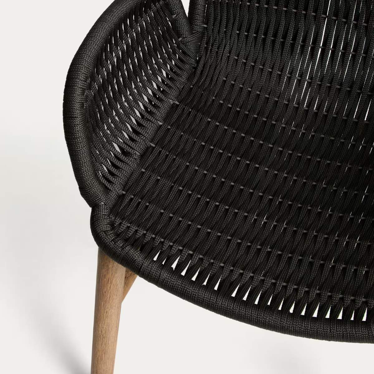 Kave Home Alipa chair with armrests in FSC 100% solid acacia wood and dark grey rope cord
