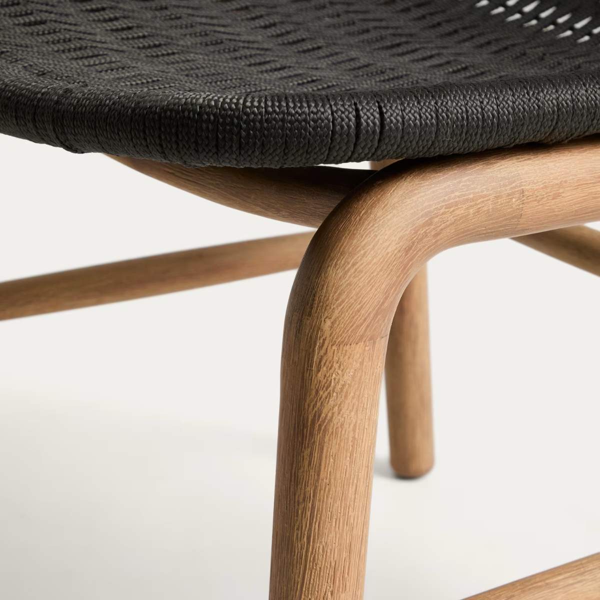 Kave Home Alipa chair in FSC 100% solid acacia wood and ecru rope cord