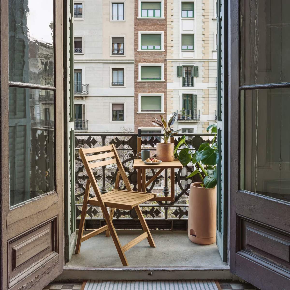 Kave Home Amarillis folding balcony table made from solid acacia wood, 40 x 42 cm FSC 100%