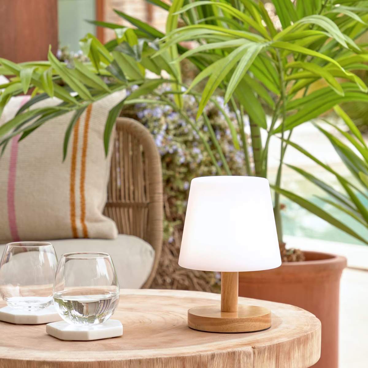 Kave Home Ambar table lamp in polythylene and wood