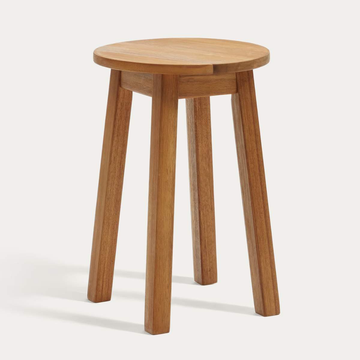 Kave Home Amel outdoor footrest made from solid acacia wood FSC 100%.