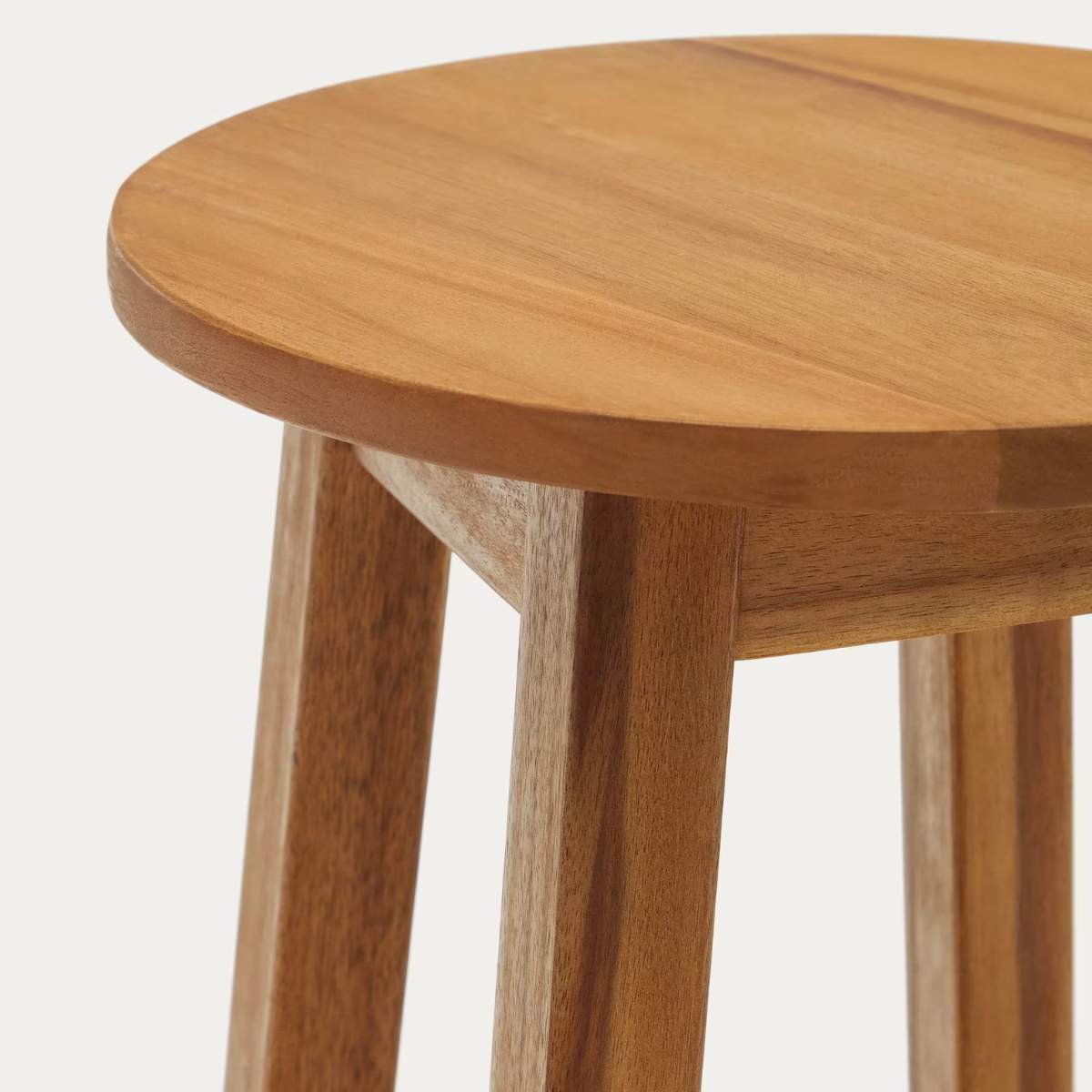 Kave Home Amel outdoor footrest made from solid acacia wood FSC 100%.