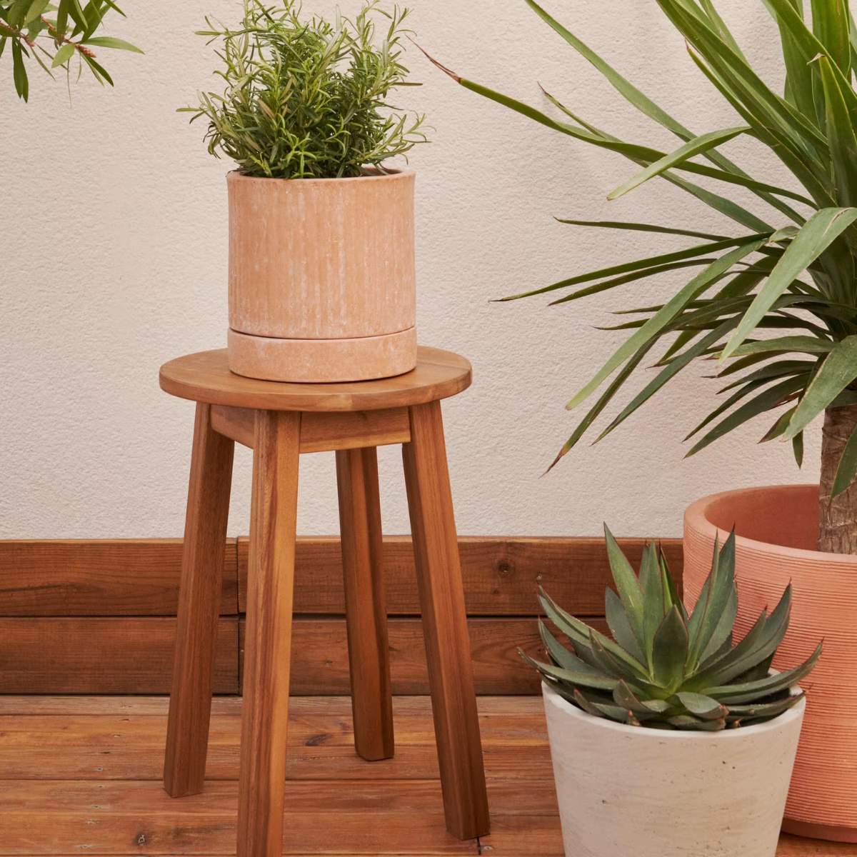 Kave Home Amel outdoor footrest made from solid acacia wood FSC 100%.