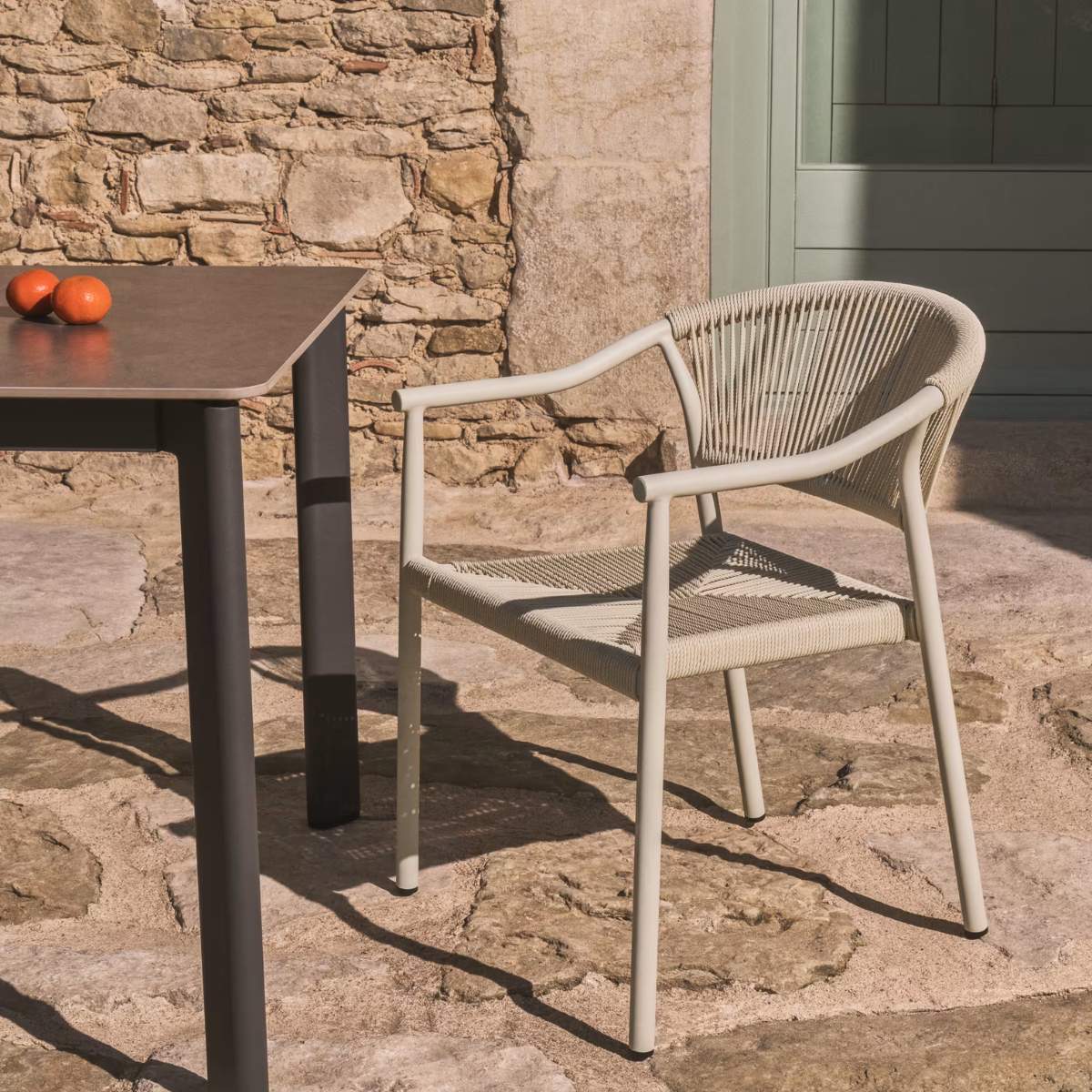 Kave Home Anafi table in sintered stone and graphite aluminium 140 x 80 cm
