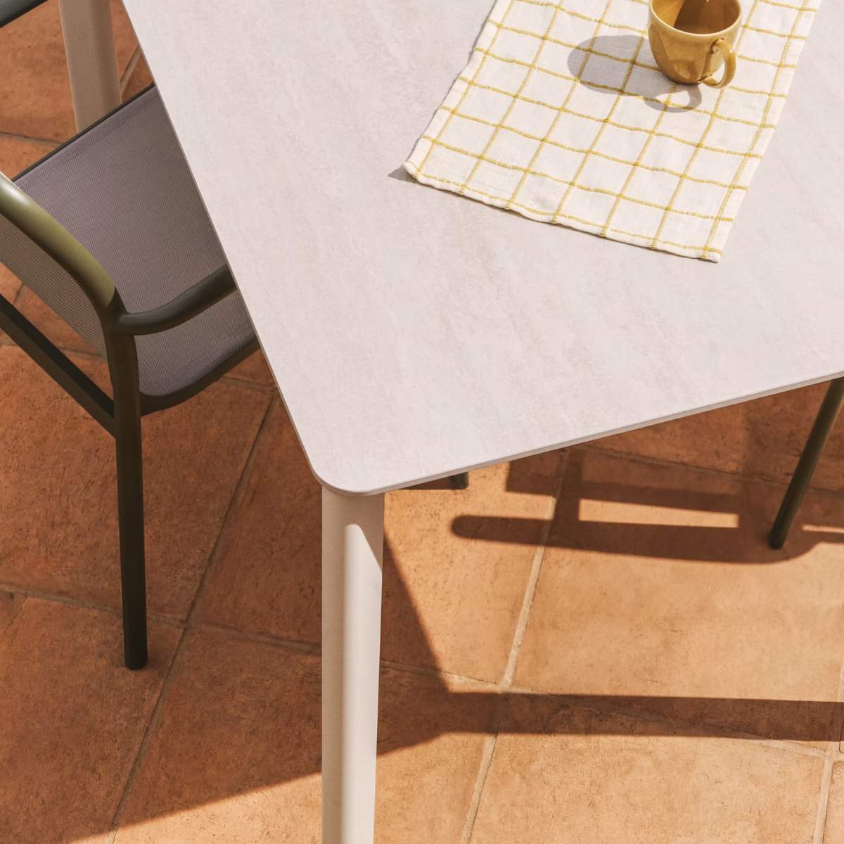 Kave Home Anafi table in sintered stone and graphite aluminium 180 x 90cm