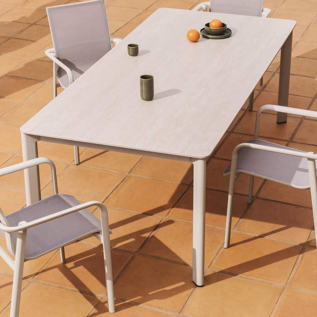 Kave Home Anafi table in sintered stone and graphite aluminium 220 x 100 cm