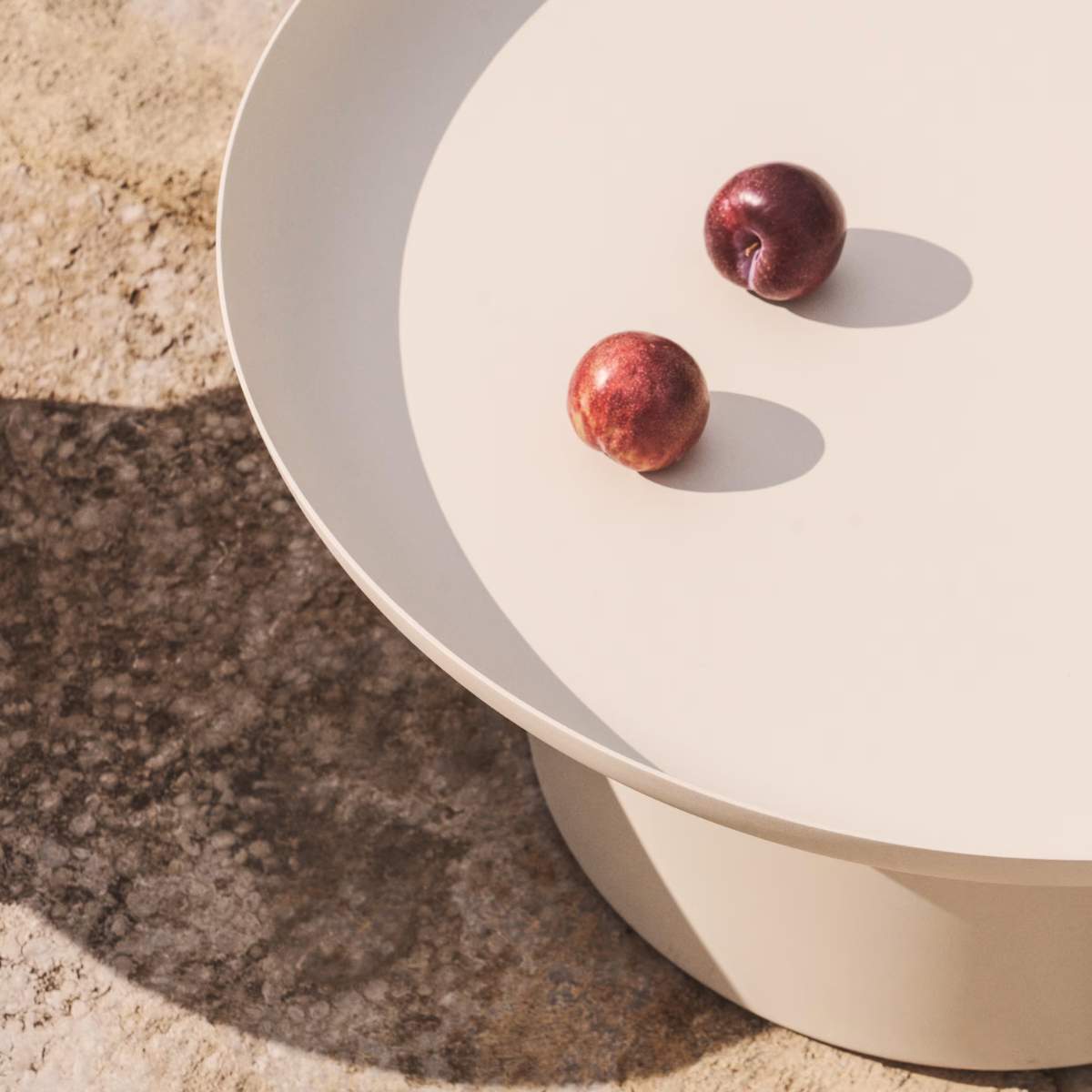 Kave Home Arcola coffee table in ecru aluminium Ø70cm