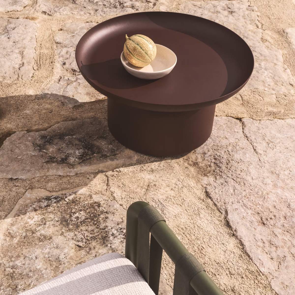 Kave Home Arcola coffee table in ecru aluminium Ø70cm