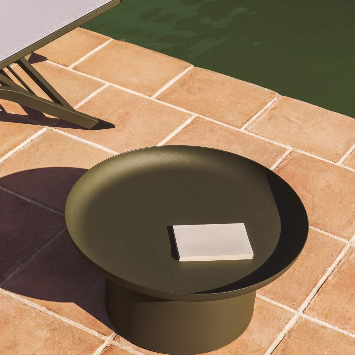 Kave Home Arcola coffee table in ecru aluminium Ø70cm