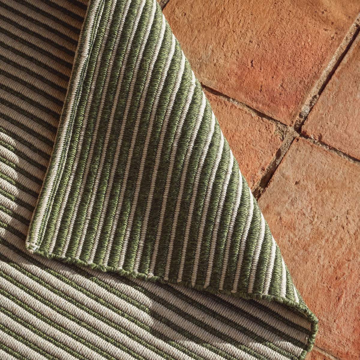 Kave Home Ardelia green and beige synthetic fibre rug 200 x 300cm