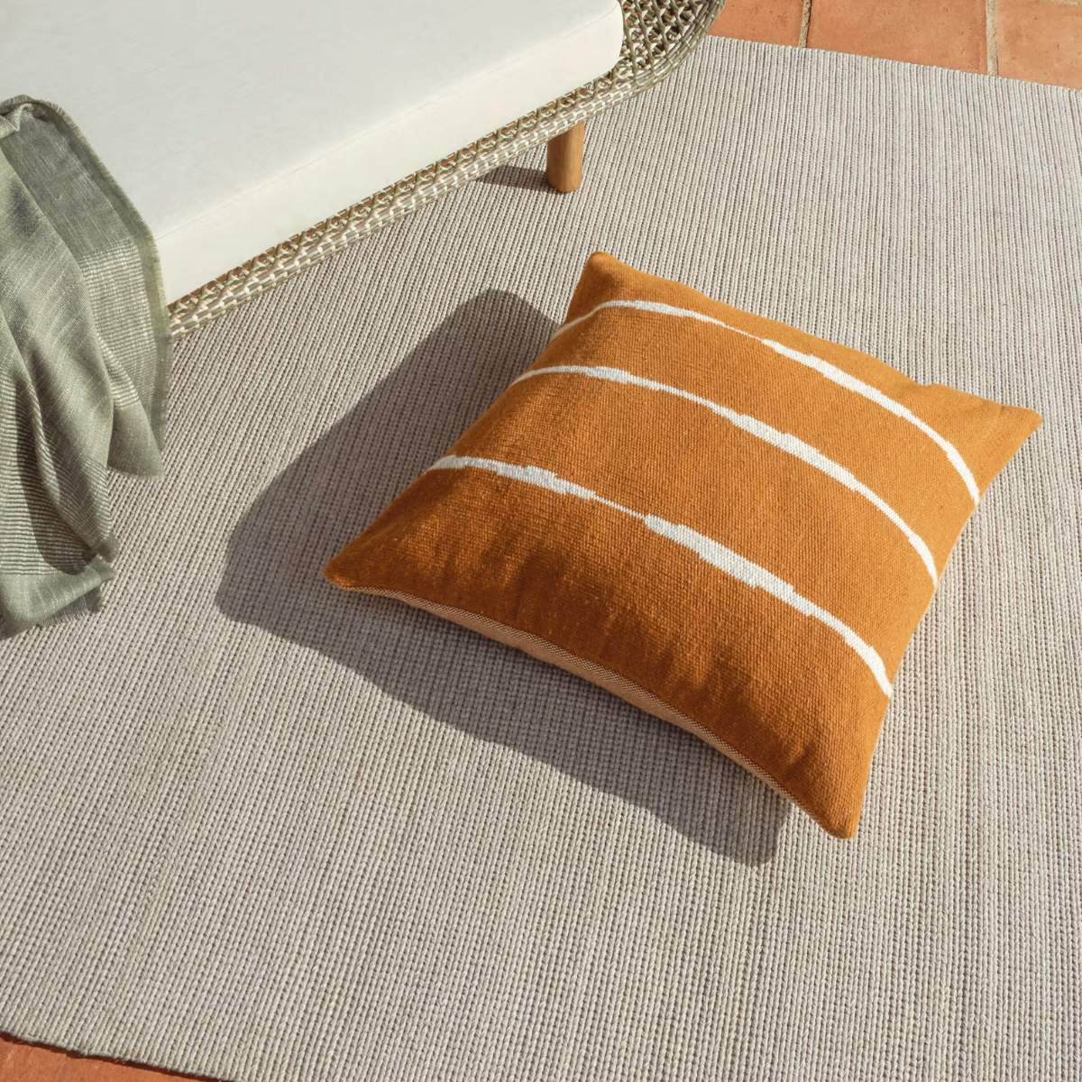 Kave Home Ardelia green and beige synthetic fibre rug 160 x 230cm.