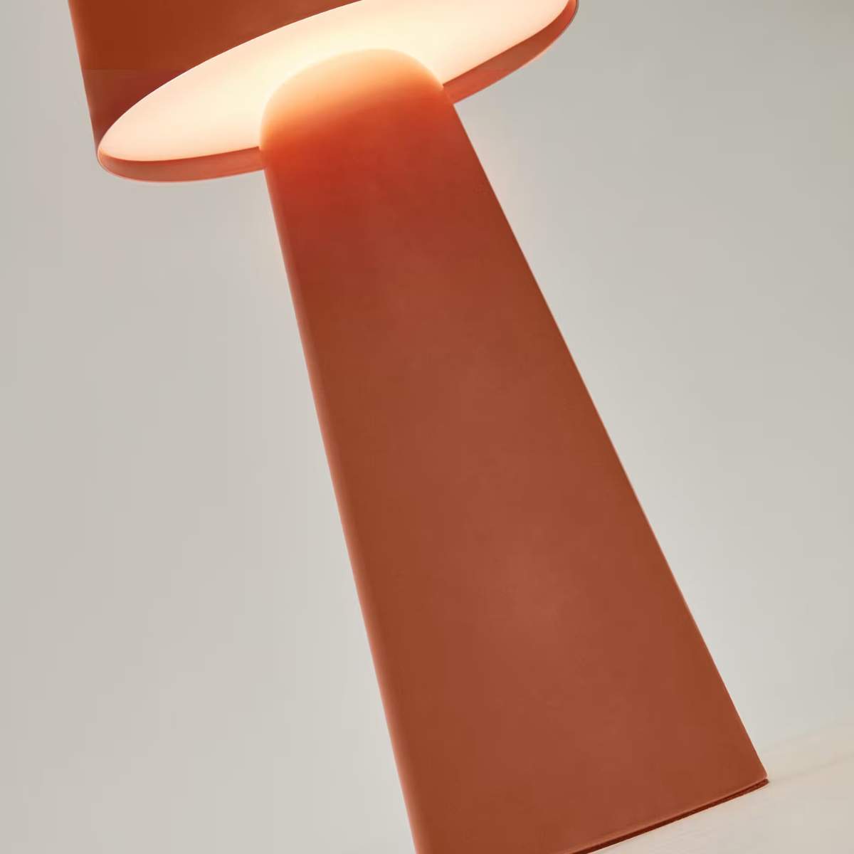 Kave Home Arenys large table lamp in metal with a shiny silver finish