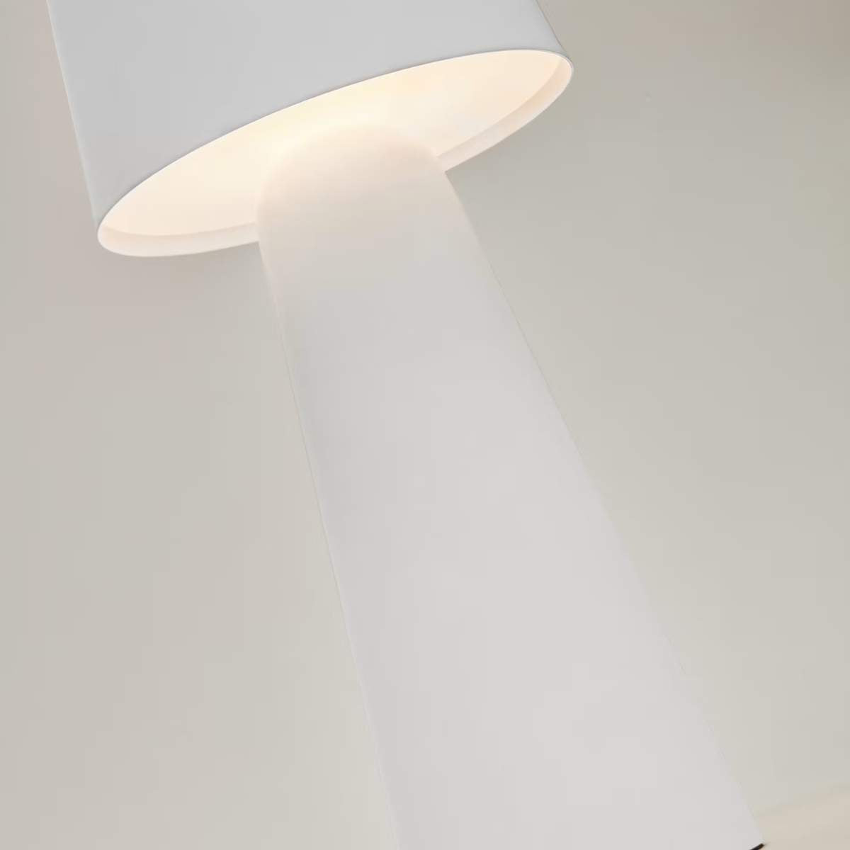 Kave Home Arenys large table lamp in metal with a shiny silver finish