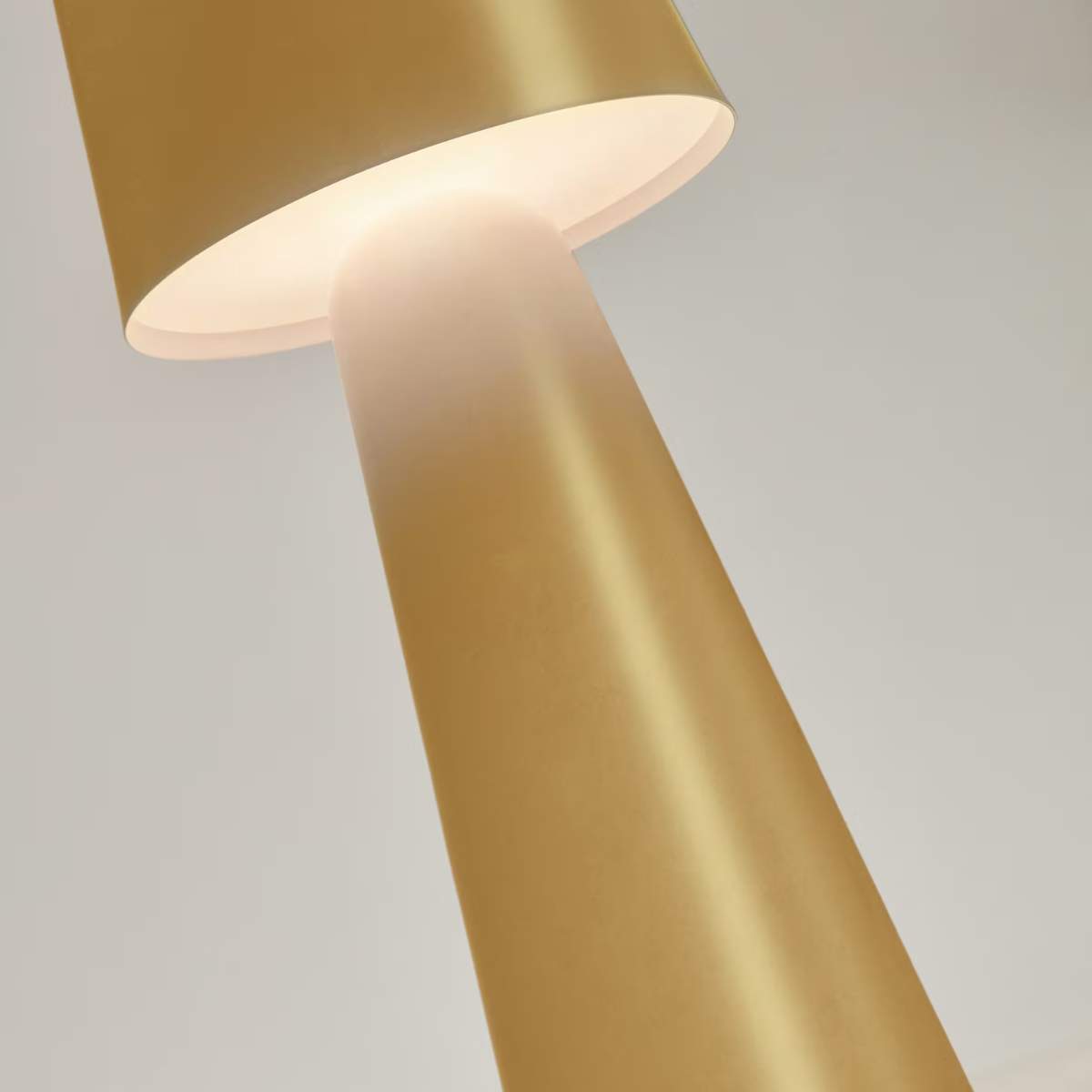 Kave Home Arenys large table lamp in metal with a shiny silver finish