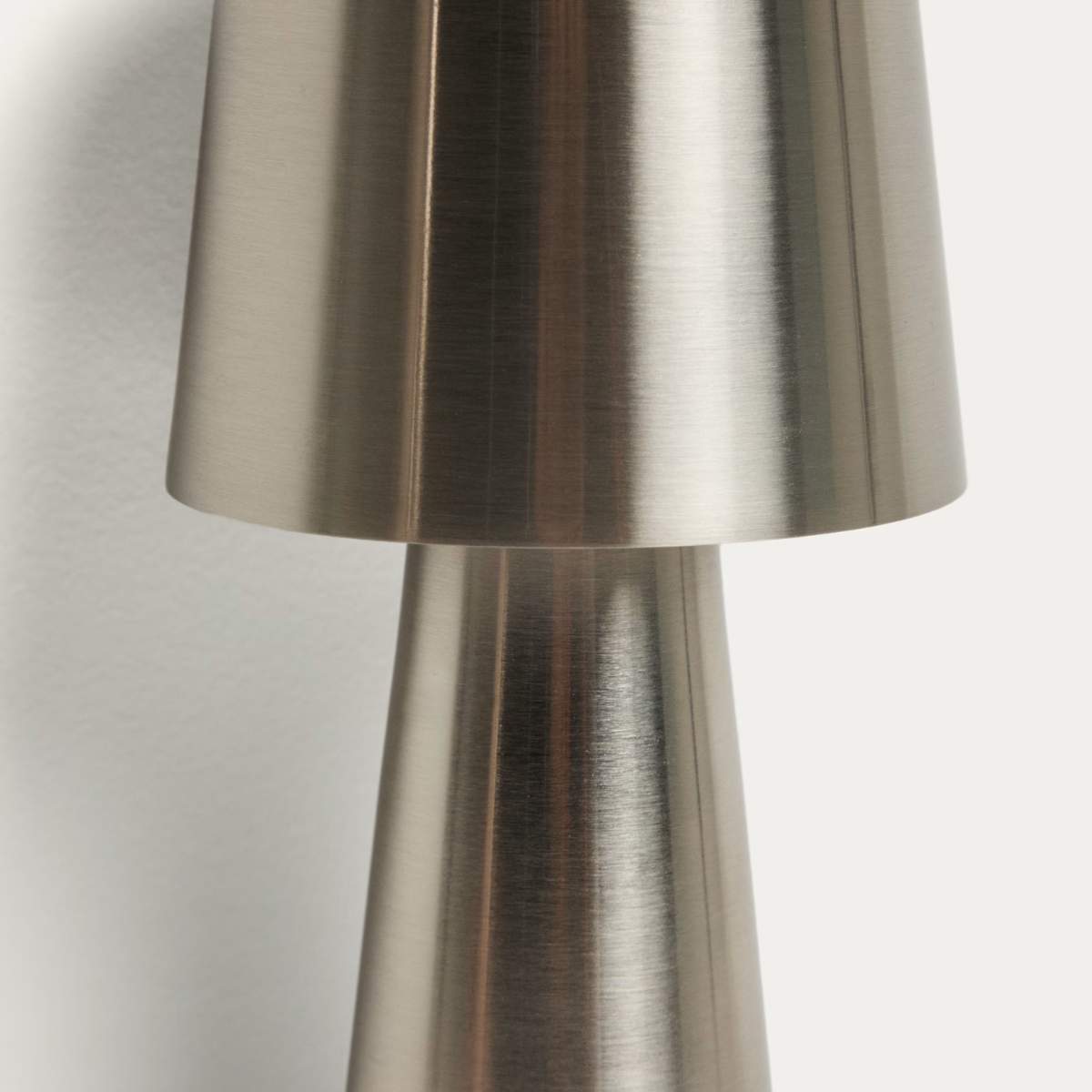 Kave Home Arenys small table lamp in metal with a shiny silver finish