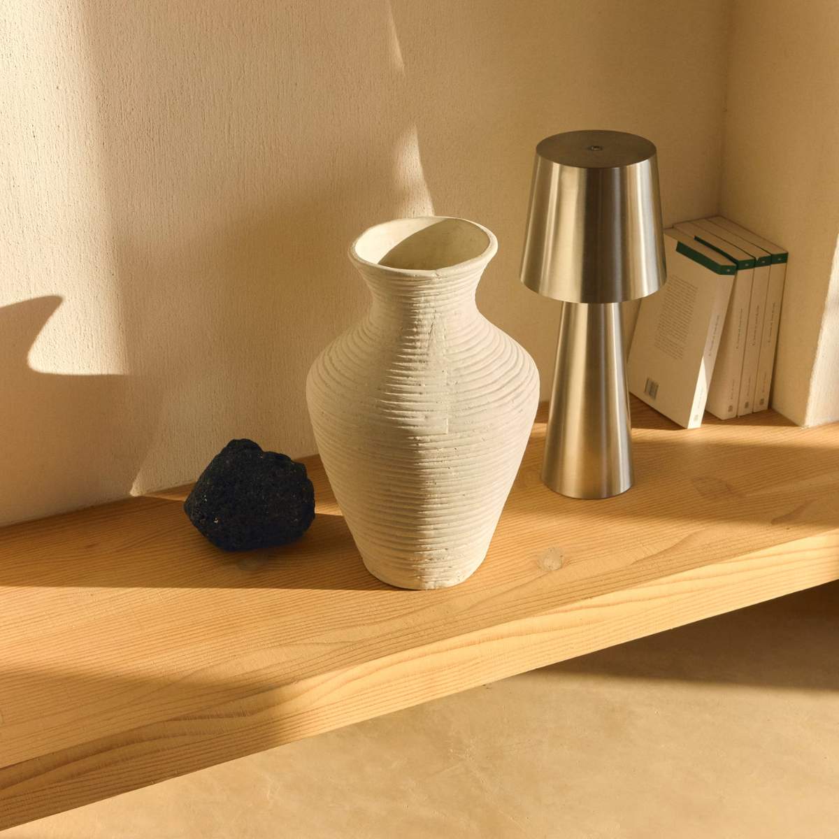Kave Home Arenys small table lamp in metal with a shiny silver finish