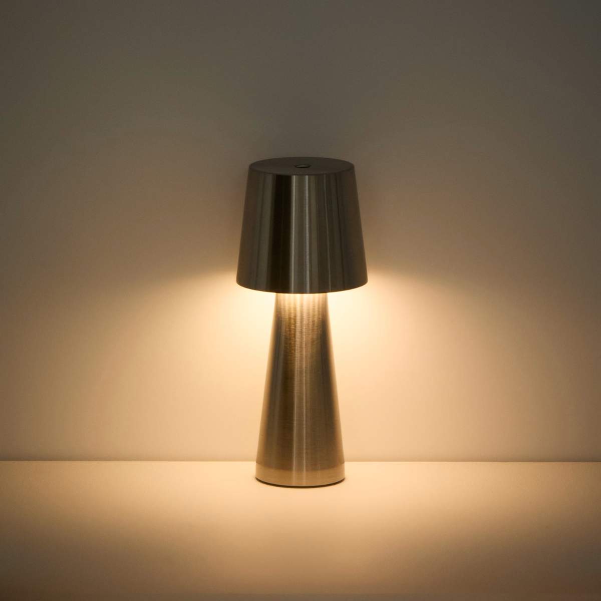 Kave Home Arenys small table lamp in metal with a shiny silver finish