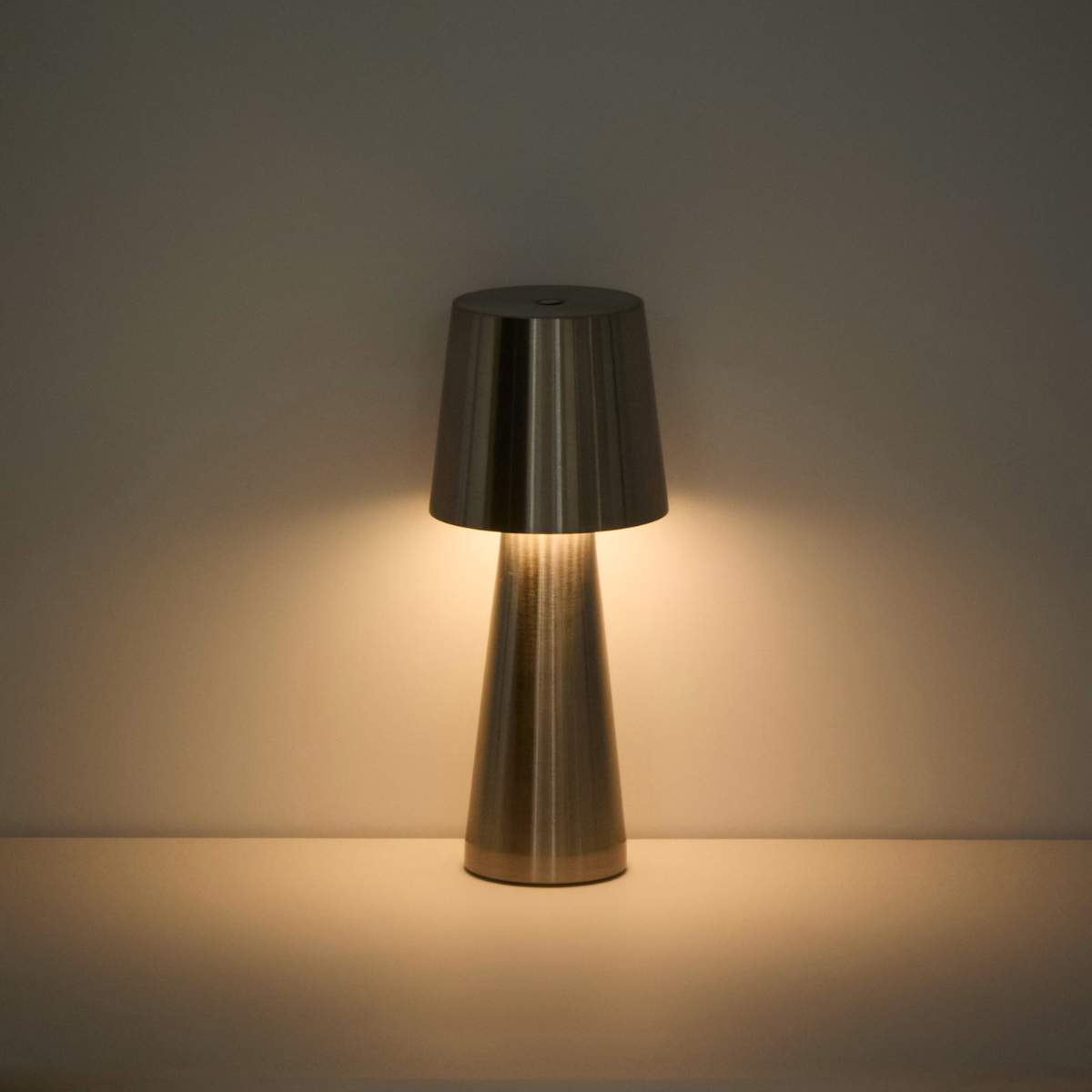 Kave Home Arenys small table lamp in metal with a shiny silver finish