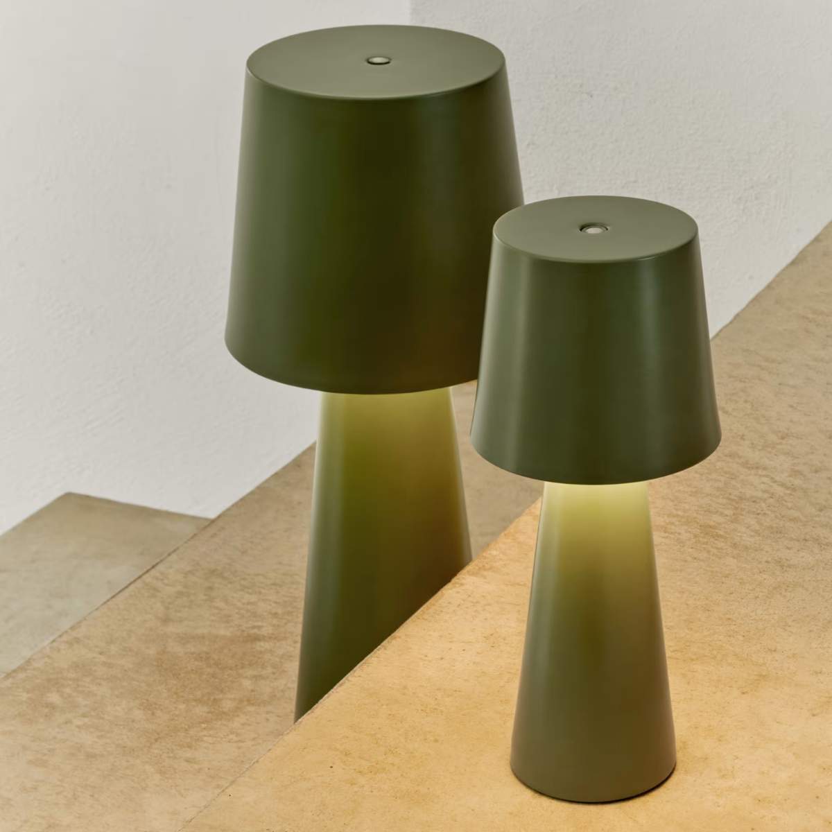 Kave Home Arenys small table lamp in metal with a shiny silver finish